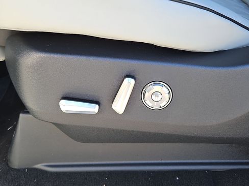 New 2025 Lincoln Navigator L Black Label image 17