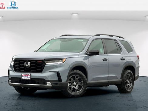 Certified 2025 Honda Pilot TrailSport image 1