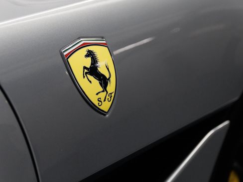 Used 2019 Ferrari Portofino RWD image 26