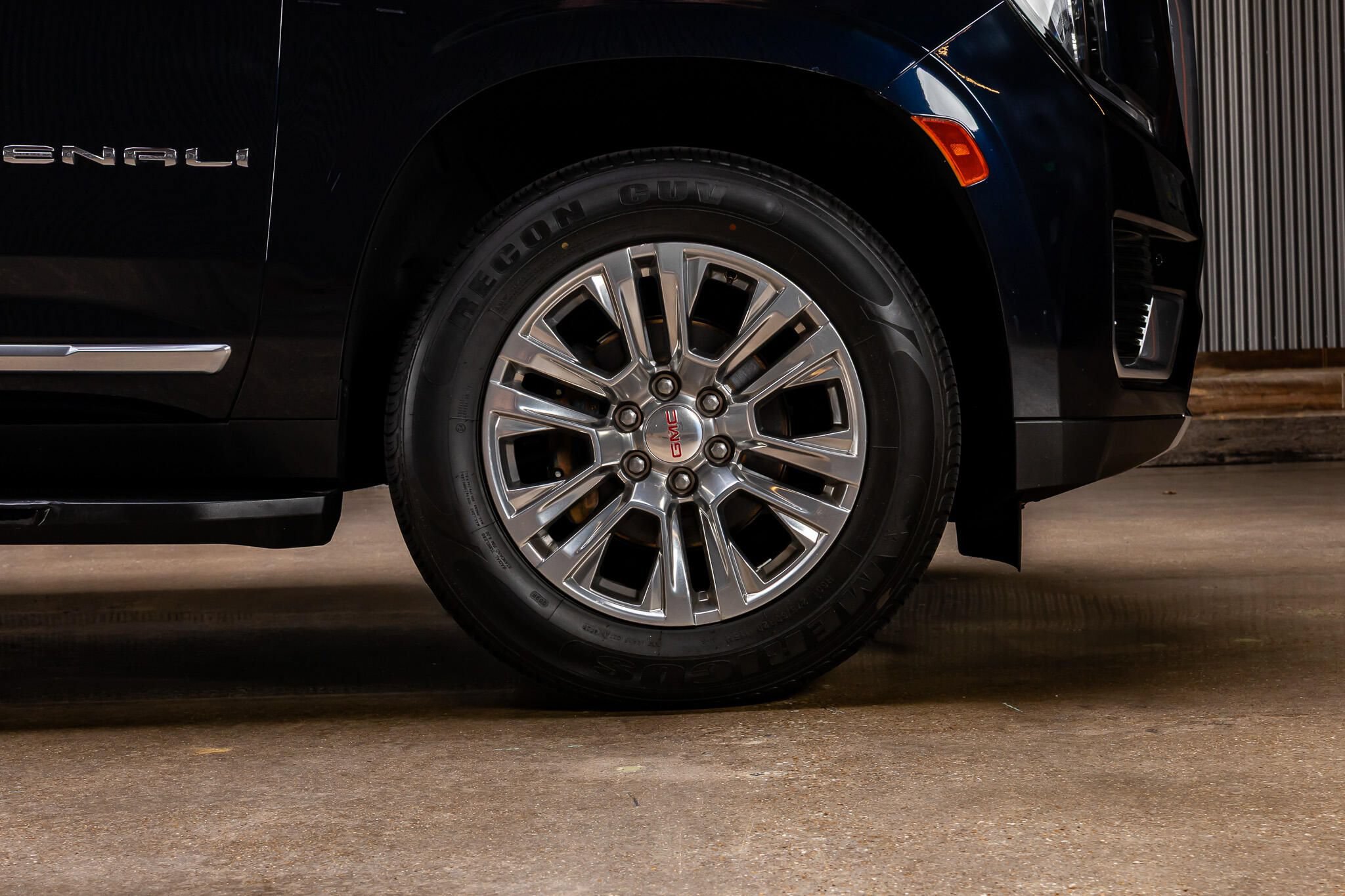 Used 2021 GMC Yukon XL Denali RWD image 11