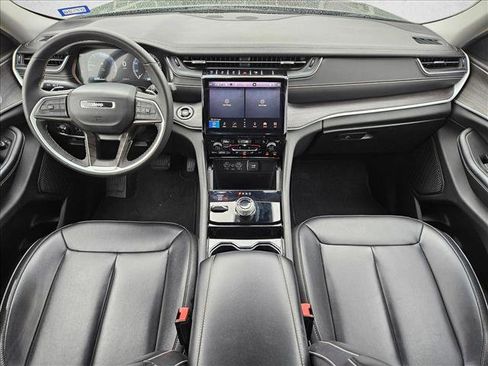 Used 2023 Jeep Grand Cherokee L Limited AWD/4WD image 16