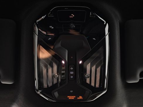 New 2026 BMW 550e xDrive image 40