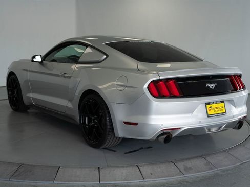 Used 2017 Ford Mustang Coupe RWD image 6
