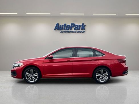 Used 2023 Volkswagen Jetta SE FWD image 4