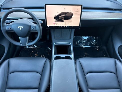 Used 2024 Tesla Model Y Long Range image 3