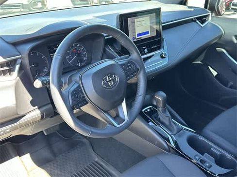 Used 2023 Toyota Corolla SE image 2