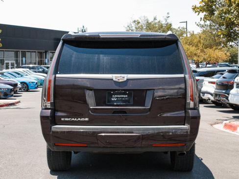 Used 2017 Cadillac Escalade ESV Premium Luxury AWD/4WD image 5