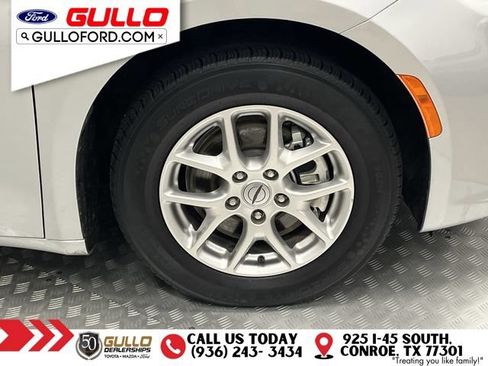 Used 2023 Chrysler Pacifica Touring-L FWD image 30