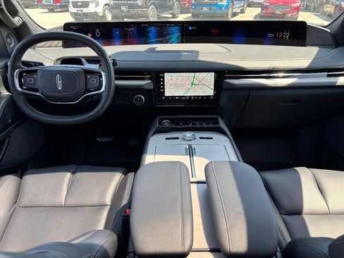 New 2026 Lincoln Navigator Reserve AWD/4WD image 14