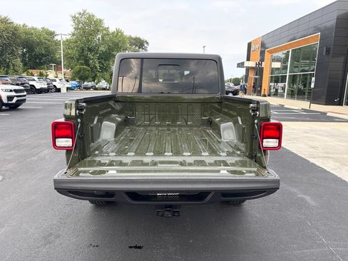 Used 2022 Jeep Gladiator Sport AWD/4WD image 13