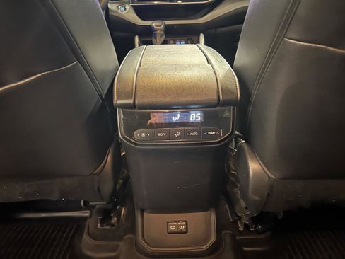 Used 2023 Toyota Highlander XLE image 31