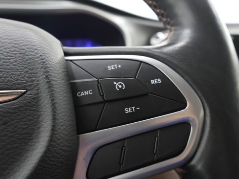 Used 2020 Chrysler Pacifica Touring-L Plus FWD image 15