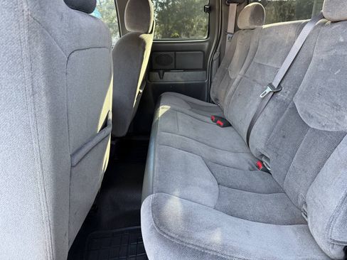 Used 2006 GMC Sierra 2500 W/T w/ Skid Plate Package AWD/4WD image 12
