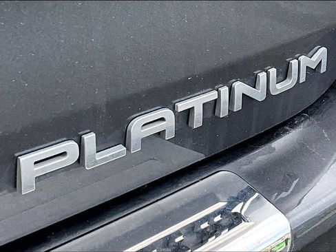 Used 2023 Toyota Highlander Platinum image 8