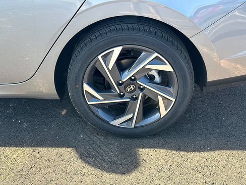 Certified 2025 Hyundai Elantra Sport FWD image 19