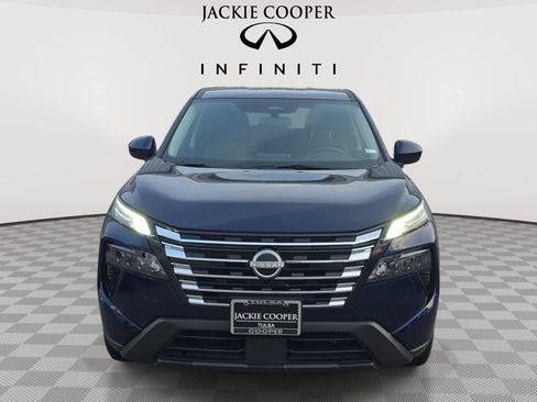 Used 2025 Nissan Rogue SV AWD/4WD image 2