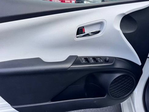 Used 2016 Toyota Prius Three w/ Advanced Technology Package FWD image 19