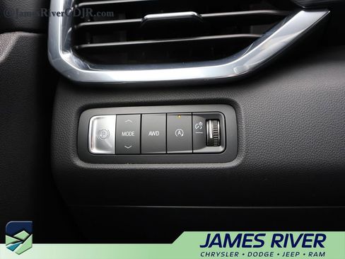 Used 2026 GMC Acadia Elevation w/ Elevation Premium Package image 32