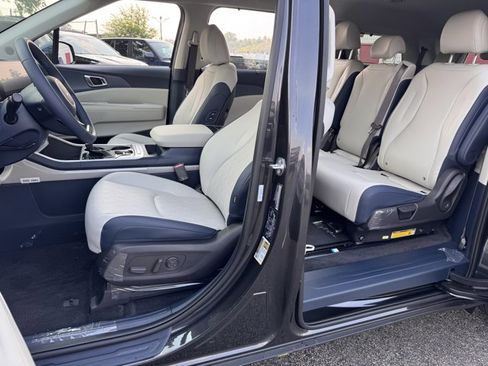 New 2026 Kia Carnival EX image 19