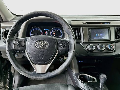 Used 2017 Toyota RAV4 LE FWD image 19