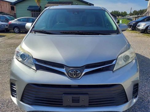 Used 2019 Toyota Sienna LE image 3