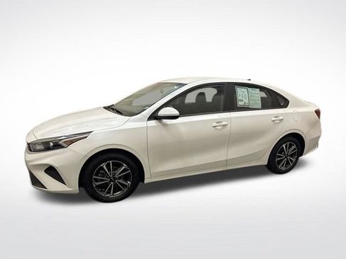 Certified 2024 Kia Forte LXS FWD image 8