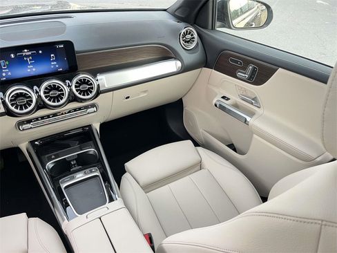 New 2026 Mercedes-Benz GLB 250 4MATIC image 27