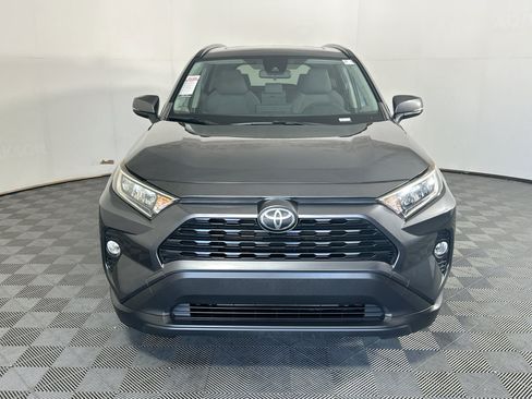 Used 2019 Toyota RAV4 XLE w/ Convenience Package FWD image 8