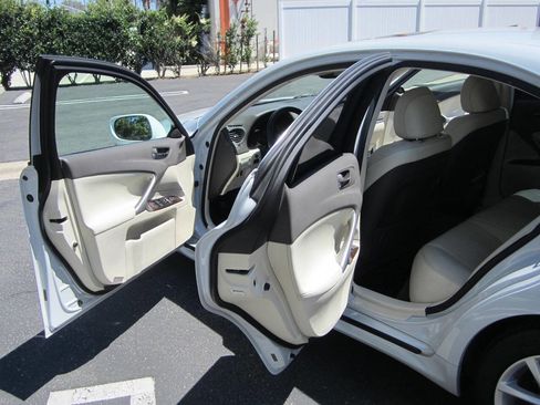 Used 2011 Lexus IS 250 w/ Premium Pkg Value Edition RWD image 22
