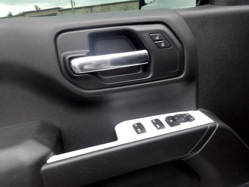 Used 2019 Chevrolet Silverado 1500 Custom Trail Boss w/ Custom Convenience Package AWD/4WD image 16