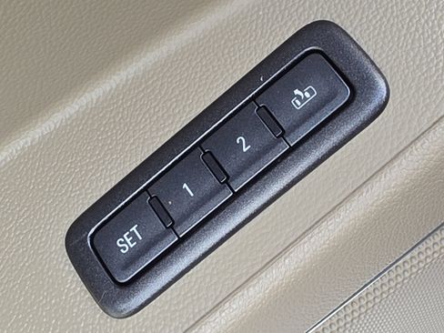 Used 2016 GMC Yukon XL SLT RWD image 25