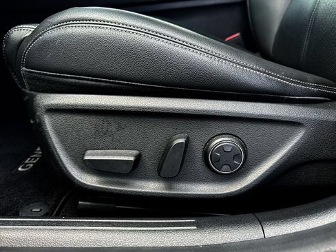 Used 2025 Genesis G70 2.5T AWD/4WD image 12