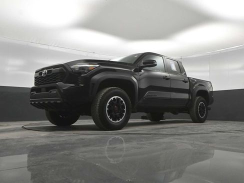 Used 2024 Toyota Tacoma TRD Off-Road w/ TRD Off Road Upgrade Package AWD/4WD image 39