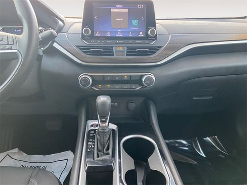 Used 2024 Nissan Altima 2.5 SV image 11