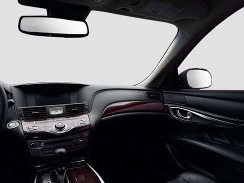 Used 2018 INFINITI Q70 L 3.7 image 25