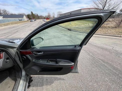 Used 2008 Chevrolet Impala LT FWD image 30