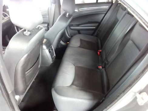 Used 2019 Chrysler 300 Touring w/ Chrome Appearance Package RWD image 14