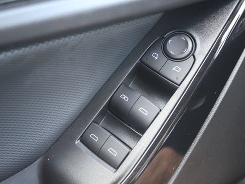 Used 2025 Chevrolet Equinox LT FWD image 18