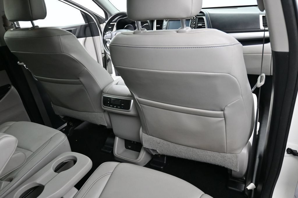 Used 2017 Toyota Highlander XLE AWD/4WD image 24