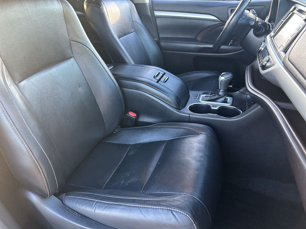 Used 2018 Toyota Highlander XLE FWD image 8