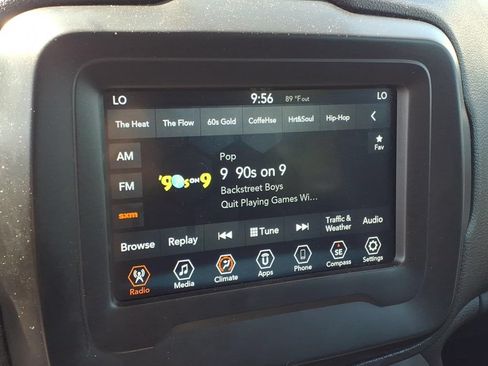 Used 2020 Jeep Renegade Latitude w/ Popular Equipment Group FWD image 17