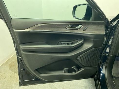 Used 2024 Jeep Grand Cherokee L Limited w/ Luxury Tech Group II image 25