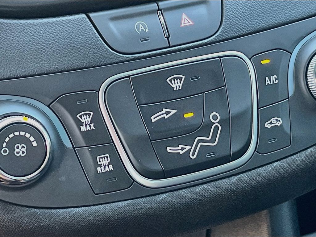 Used 2024 Chevrolet Malibu RS FWD image 15