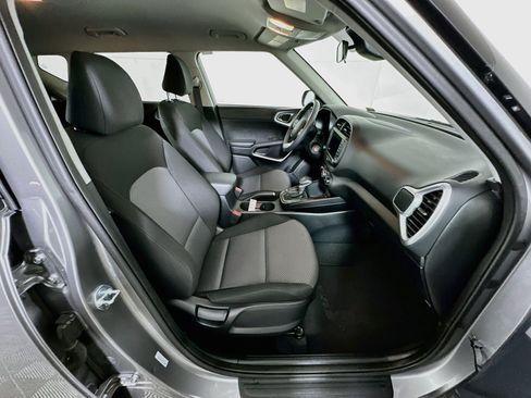 Used 2025 Kia Soul LX w/ LX Technology Package FWD image 29
