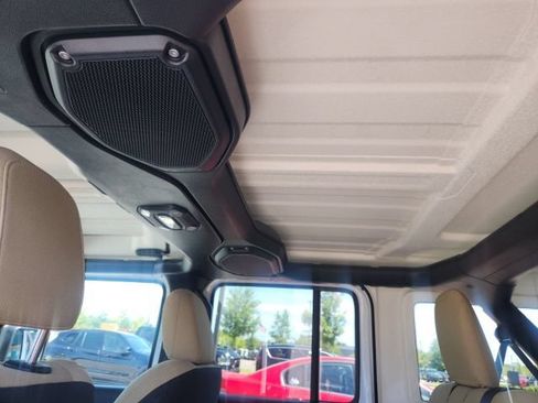 Used 2018 Jeep Wrangler Unlimited Sport S AWD/4WD image 19