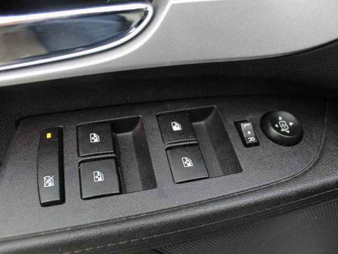 Used 2017 Chevrolet Equinox LT w/ Convenience Package image 12