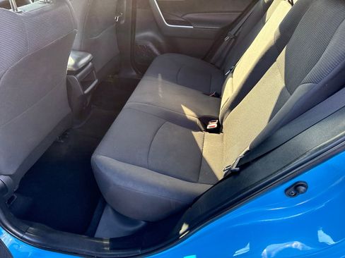 Used 2019 Toyota RAV4 LE image 9