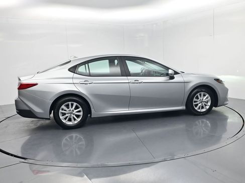 Used 2025 Toyota Camry LE image 8