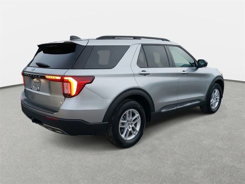 Used 2025 Ford Explorer Active w/ Active Comfort Package image 5