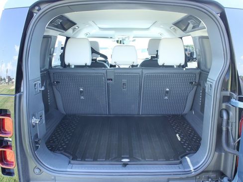 Used 2025 Land Rover Defender 110 S AWD/4WD image 13